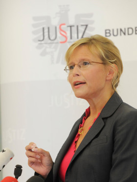 Justizministerin Dr. Beatrix Karl