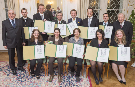 Die Krainer-Preisträger 2014 flankiert von LH a.D. Krainer (r.) und Schöpfer (l.)  Fotos: steiermark.at (Foto Fischer)