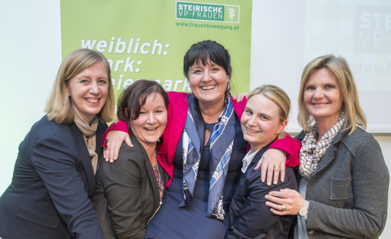 Manuela Khom (Mitte) mit ihren Stellvertreterinnen KO Barbara Eibinger, Tünde Gruber, Martina Kaufmann und Susanne Kaltenegger (v.l.n.r.)  © Foto Fischer