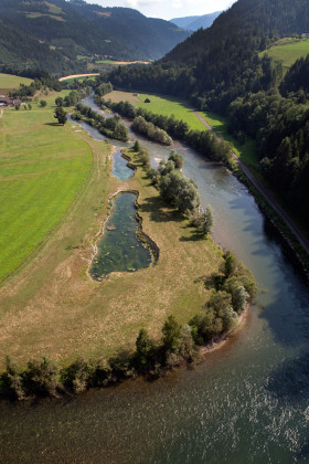 Ein Beispiel der Maßnahmen im Zuge des Projektes „River Mur“ ist das Auenmanagement Mauthof (Bez. Murau)  © Land Steiermark A14