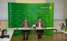 NRAbg. Werner Amon, MBA (li.) und NRAbg. Mag. Bernd Schönegger (re.) bei der Pressekonferenz
