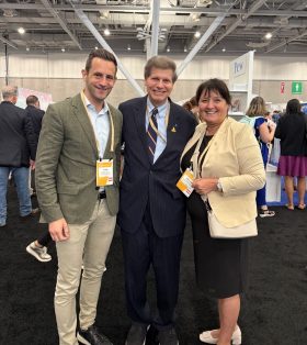 KO Lukas Schnitzer, Demokrat Brian Patrick Kennedy & LH-Stv. Manuela Khom © STVP/Klub