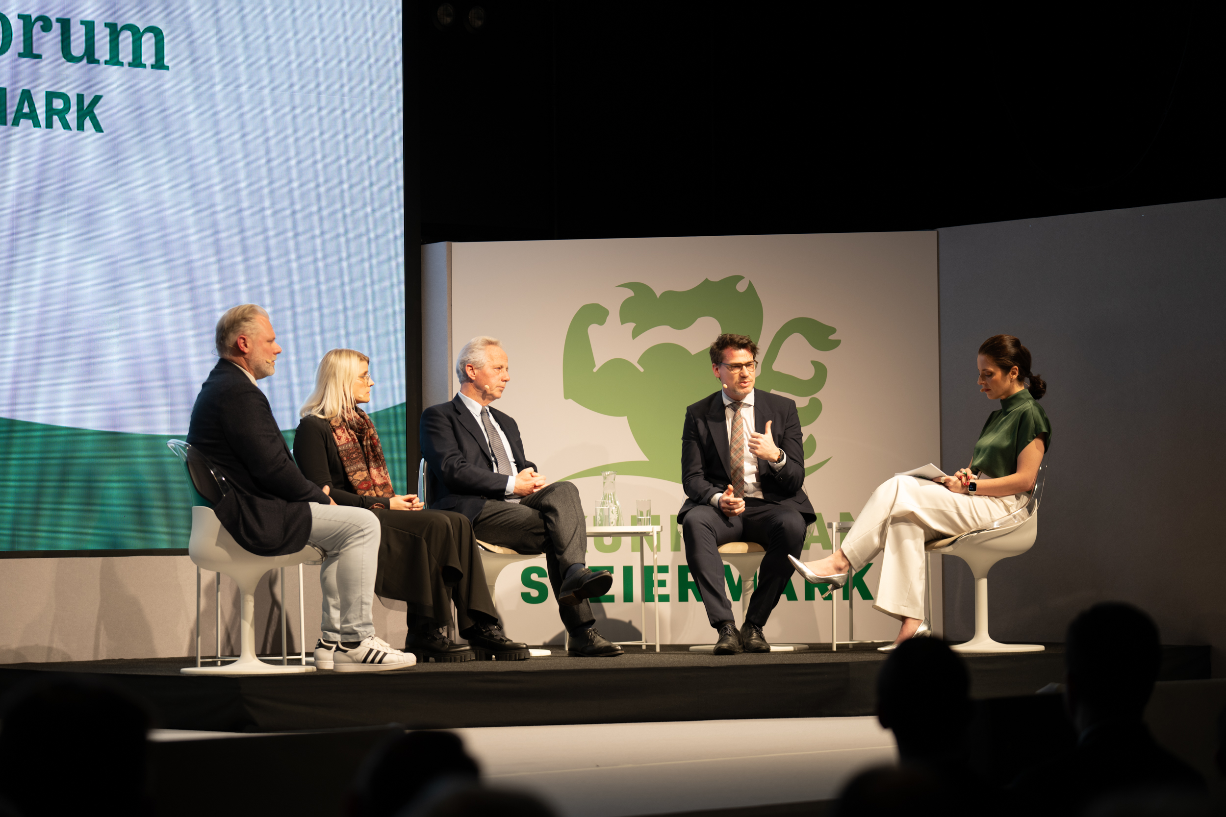v.l.: DI Matthias Dank, Dr. Simone Spitzer, Mag. Georg Kapsch, Mag. Hanno Lorenz, Moderatorin Cornelia Ertl © StVP/Michaela Lorber