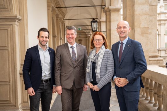 Klubobmann Lukas Schnitzer, Rektor Horst Bischof (TU Graz), Landesrätin Simone Schmiedtbauer, Landesrat Willibald Ehrenhöfer © StVP Landtagsklub