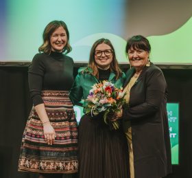 v.l.n.r.: Bundesministerin Claudia Bauer, Landesobfrau Carolin Kogler, Landeshauptmann-Stellvertreterin Manuela Khom © sofly