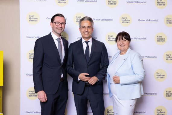 v.l.: LGF Bgm. Georg Preßler, Spitzenkandidat StPO StR Kurt Hohensinner, LPO Landeshauptmann-Stv. Manuela Khom © Benjamin Gasser